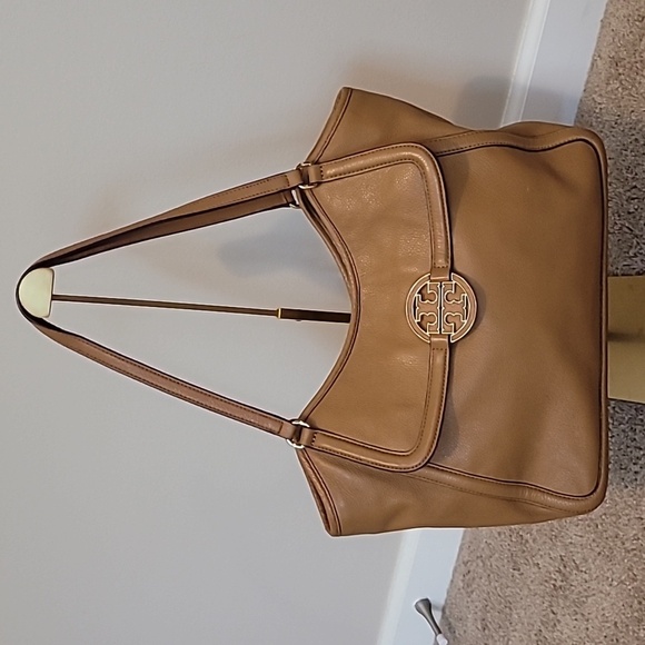 Tory Burch Handbags - Tory Burch Tan Shoulder Bag Like New condition .